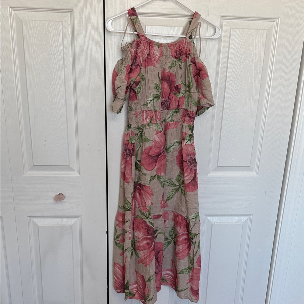Chic Floral Cold-Shoulder dress made in Italy and its linen.